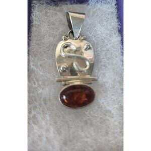 Pendant Amber Silver 4.3 Gr 35 x 15 mm Oval Silver 15 x 10 mm Top Bail10 x 5 mm